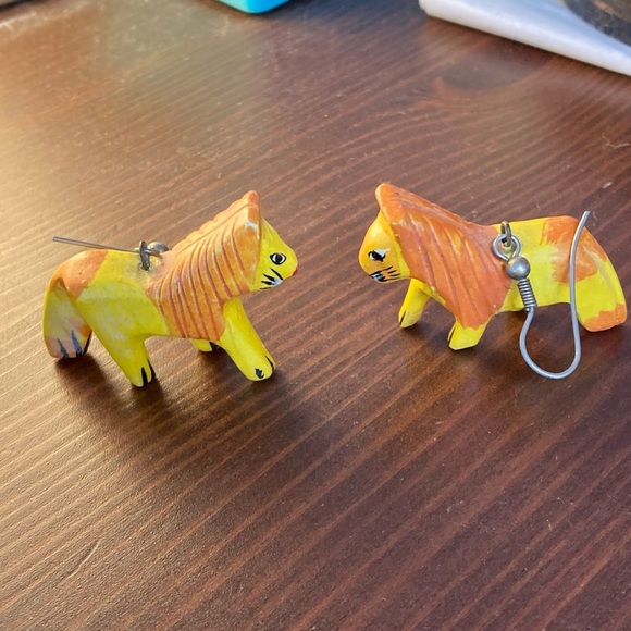 Adorable Lion Earrings Hand Made Painted Orange Yellow French Hook African - Picture 2 of 8